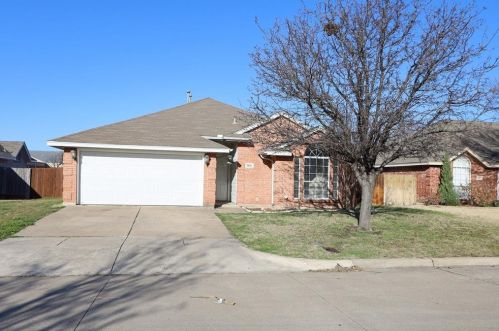 7829 Waxwing Cir, Fort Worth, TX 76137-1090