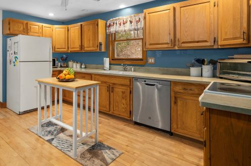 10 Lorri Rd, Derry NH  03038-4112 exterior