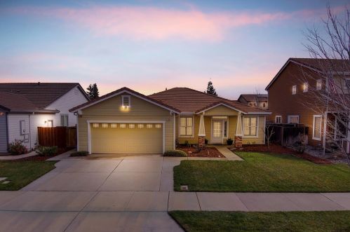 729 Main St, Winters, CA 95694-1601