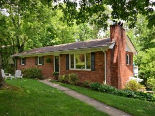 17 Laurel Park Dr, Oak Park, NC 28704-9435
