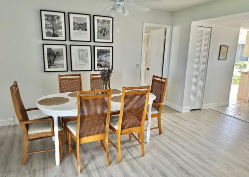 209 Palm Dr, Naples, FL 34112-4949