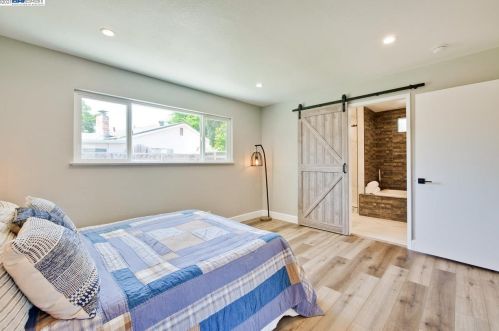 6570 Inglewood Dr, Pleasanton CA  94588-3825 exterior