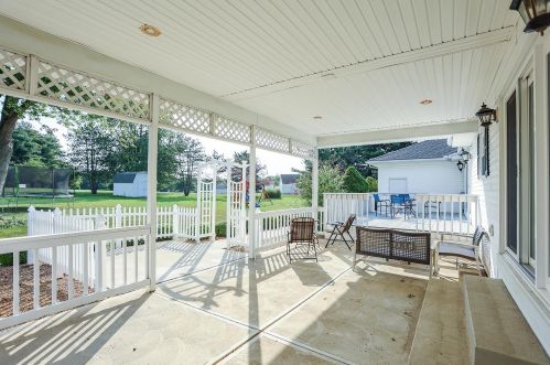 6850 Castlewood Dr, Carroll OH  43112-9786 exterior