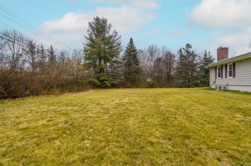 55 Pine River Rd, North Haven CT  06473-3312 exterior