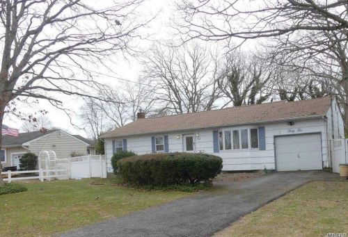 32 Deer Park St, Bayshore, NY 11706-2011