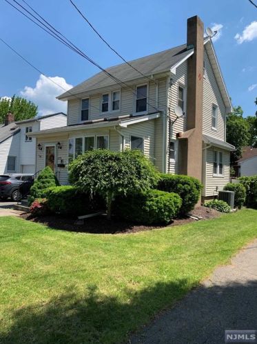 672 Grant Ave, Maywood, NJ 07607-1533