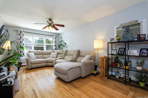 1647 Pilgrim Ave, Bronx, NY 10461-4807