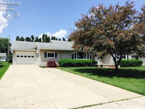 606 Patterson St, Gibsonburg, OH 43431-1239