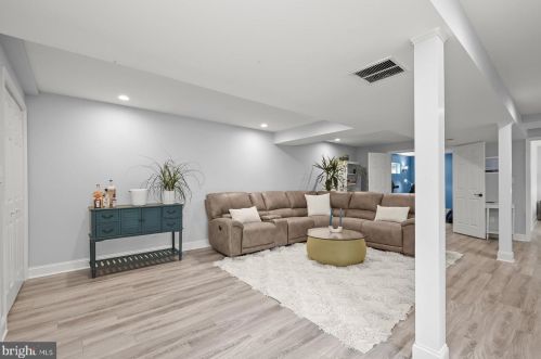 3248 Brandy Ct, Falls Church VA  22042-3704 exterior