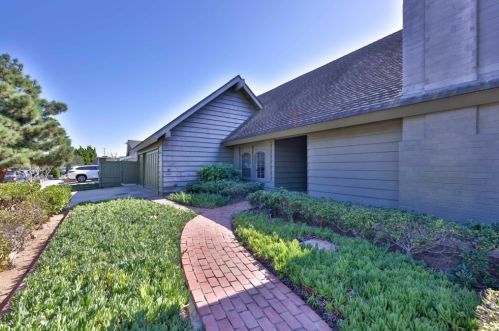2623 Soderblom Ave, San Diego, CA 92122-4036