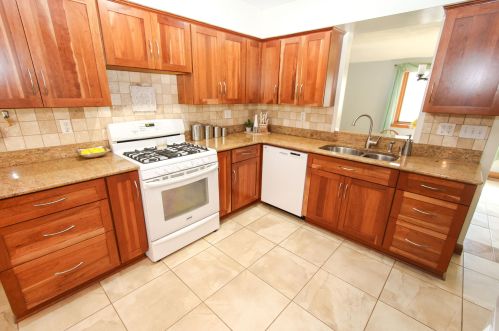 4946 Dean Rd, Milwaukee WI  53223-3124 exterior