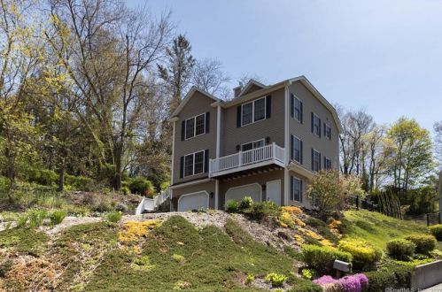 43 Southridge Dr, Waterbury, CT 06708-3328