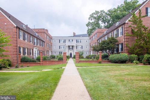 3812 V St, Washington, DC 20020-1352