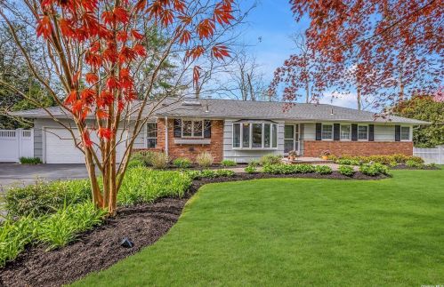 11 Crinkle Ct, Northport, NY 11768-1856