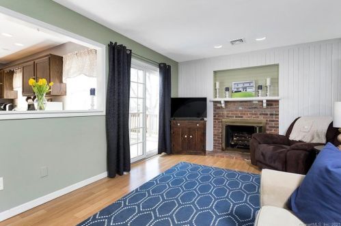 16 Vollmer Ave, Norwalk CT  06851-4132 exterior