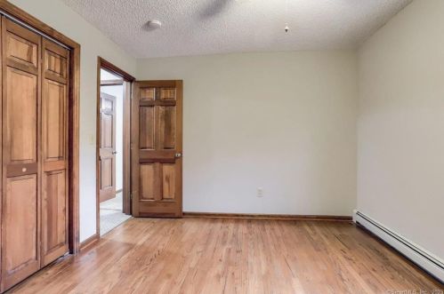 8 Thunder Ridge Rd, Sandy Hook CT  06482-1643 exterior