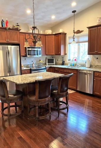 1285 Hartford Ave, Providence, RI 02919-7150