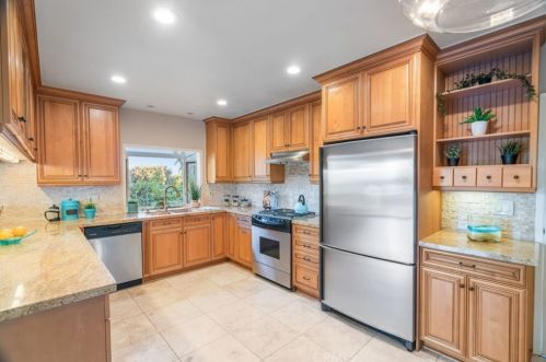 2105 Velez Dr, Rancho Palos Verdes CA  90275-1427 exterior