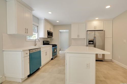 2 Maison Dr, Holbrook NY  11741-1314 exterior