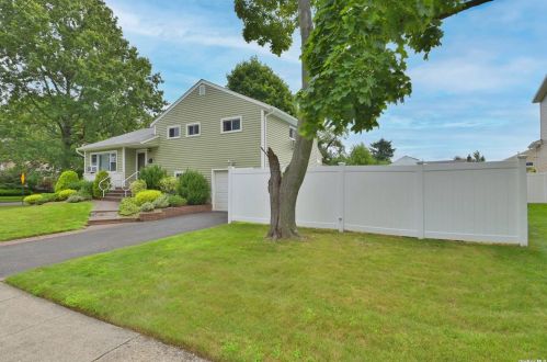 821 Virginia Ave, North Bellmore NY  11710-1341 exterior