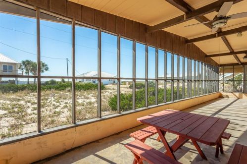 841 Gorrie Dr, Saint George Island, FL 32328-2908