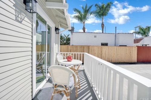 259 Loma Ave, Long Beach CA  90814-2744 exterior