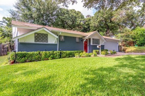 6800 Gary Ln, Fort Worth, TX 76112-4206