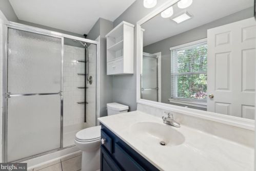 11831 Parliament Dr, Woodbridge VA  22192-1006 exterior