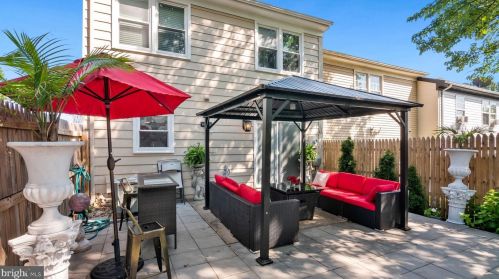 12300 Woodlawn Ct, Woodbridge VA  22192-1921 exterior