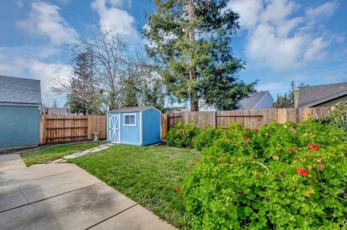 9440 Trenholm Dr, Elk Grove CA  95758-6534 exterior