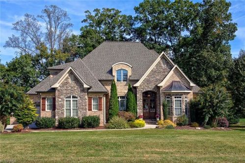 8124 Zinfandel Dr, Kernersville, NC 27284-6716