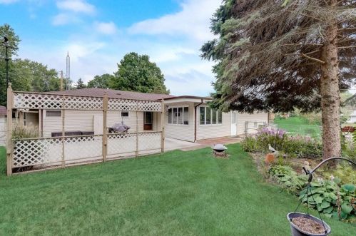 22194 Valley Rd, Waukesha WI  53186-5350 exterior