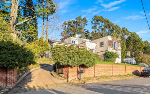 3100 Holyrood Dr, Oakland, CA 94611-2544