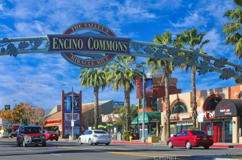 5400 Newcastle Ave, Van Nuys CA 91316-2013 exterior