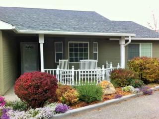 1000 Jessica Ln, Wenatchee, WA 98801-6248