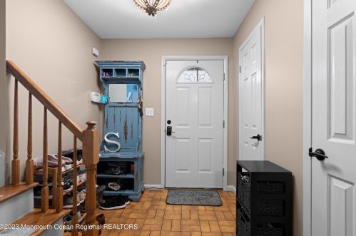 833 Poole Ave, Hazlet, NJ 07730-2043