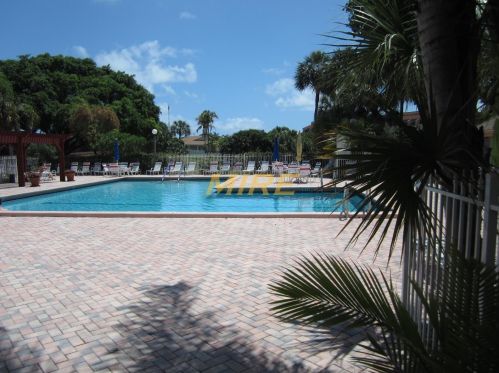 450 Egret Cir, Delray Beach FL  33444-7903 exterior