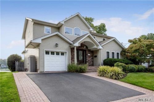 2224 Merokee Pl, North Bellmore, NY 11710-3324