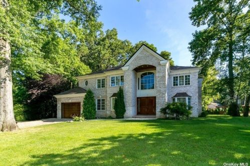 61 Meadow Woods Rd, Great Neck, NY 11020-1327