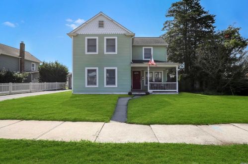 108 Grant Ave, Islip Manor, NY 11751-3503