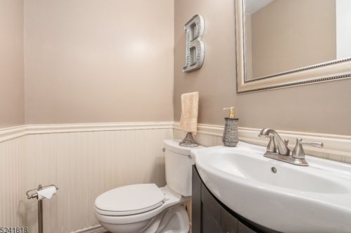 72 Cambridge, Oxford NJ  07863-3411 exterior