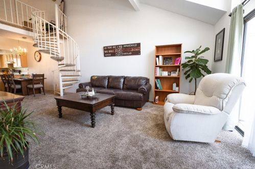 18121 Erik Ct, Santa Clarita, CA 91387-4904