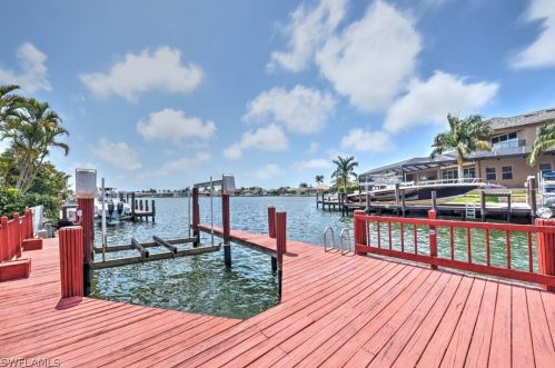 390 Bald Eagle Dr, Marco Island, FL 34145-3575