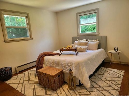 13 Clinton Hill Rd, Waterbury CT  06716-1010 exterior