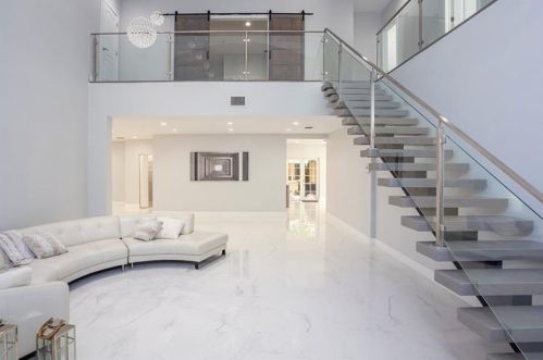 8450 169th Ter, Hialeah, FL 33016-4646