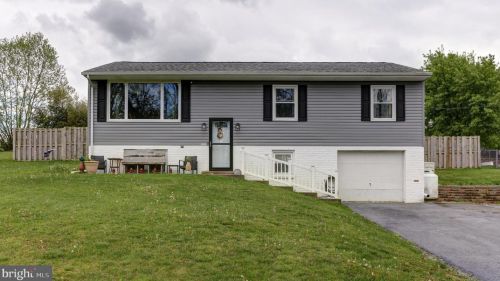 7935 Rider Ln, Hummelstown, PA 17036-9416