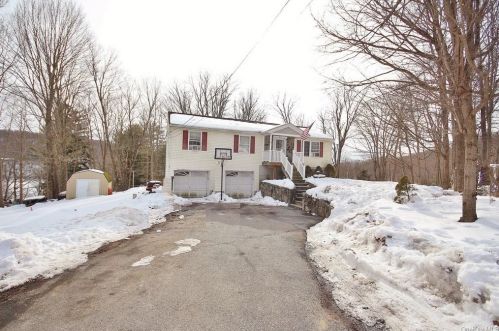 11 Blueberry Hill Rd, Mahopac, NY 10541-3307