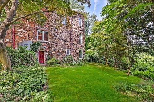41 Massachusetts Ave, Congers, NY 10920-2411