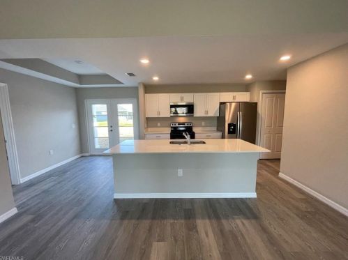 610 11th Ter, Cape Coral, FL 33909-0013
