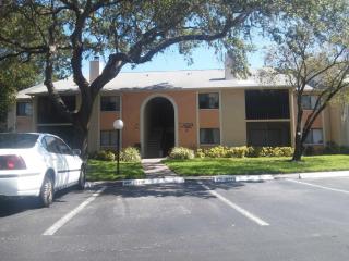 13302 Whispering Palms Pl, Largo, FL 33774-2558